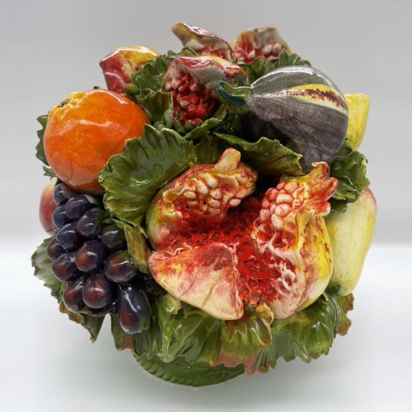 “EDG” composizione in ceramica, frutta mista con cesto.  - immagine 3